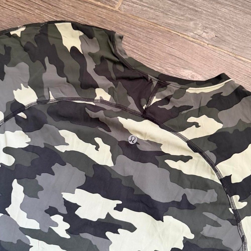 Lululemon camo uvp run short sleeve shirt